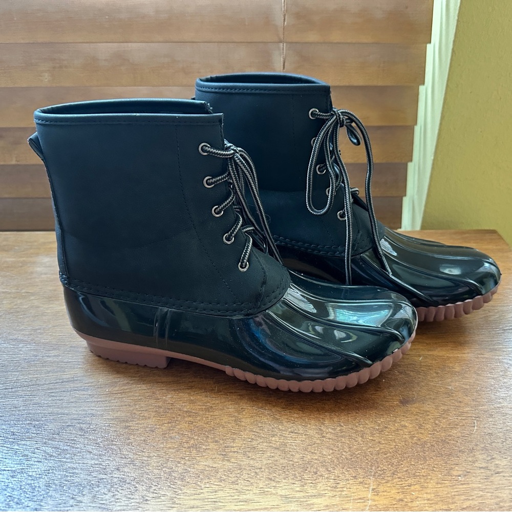 Cute rain boots perfect for your fall wardrobe!